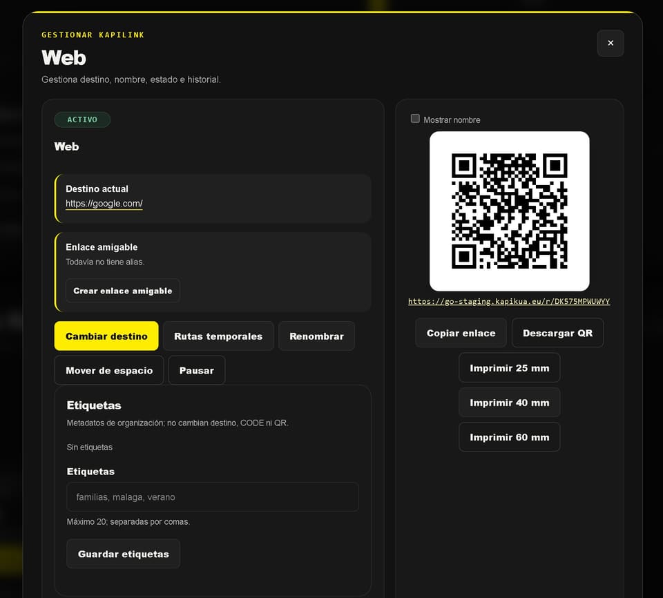 Ficha de gestión de un KapiLink: estado activo, destino actual, enlace amigable, acciones para cambiar destino, rutas temporales, pausar y QR descargable en 25, 40 y 60 mm